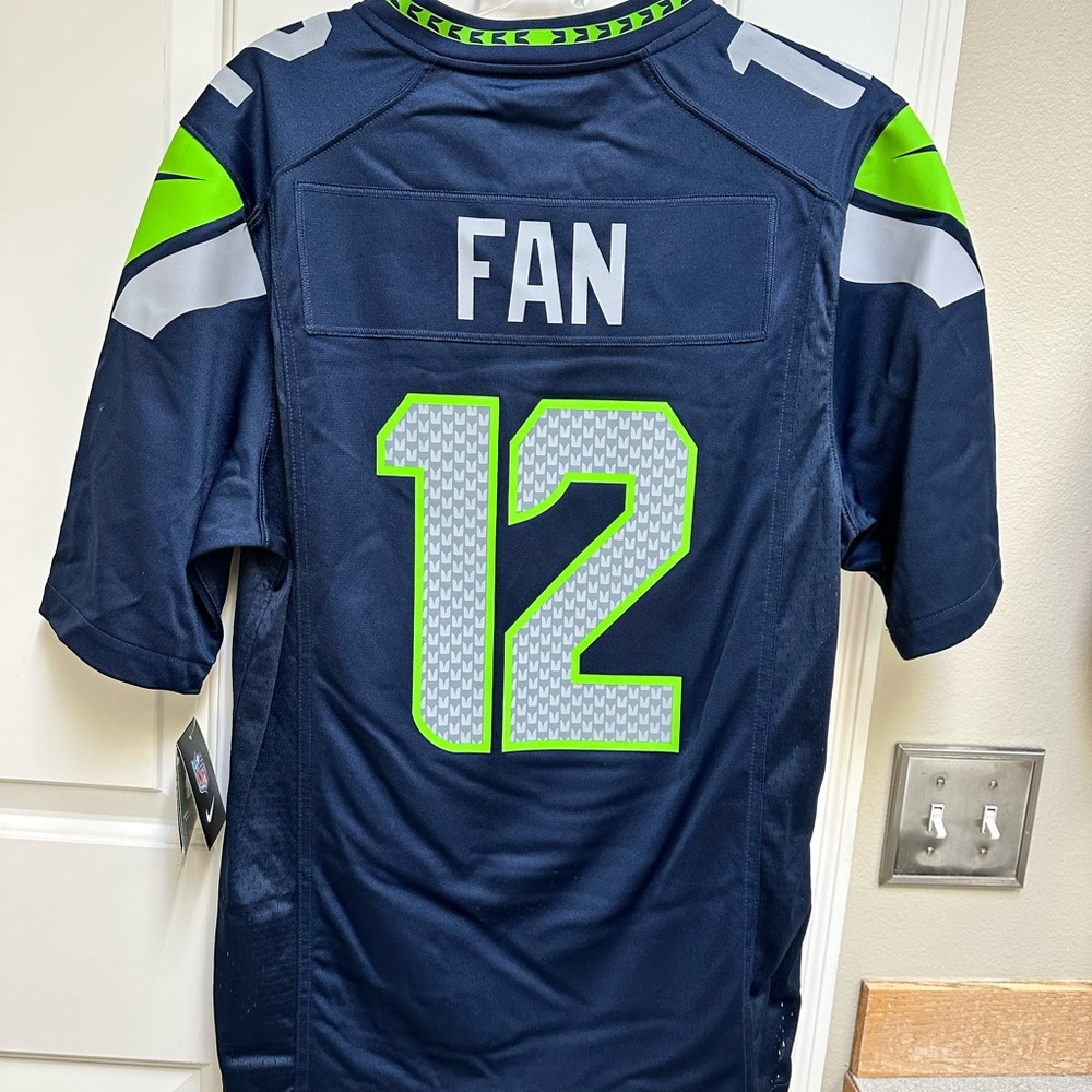 Nike Men's Navy and Lime Jersey - Picture 2 of 4